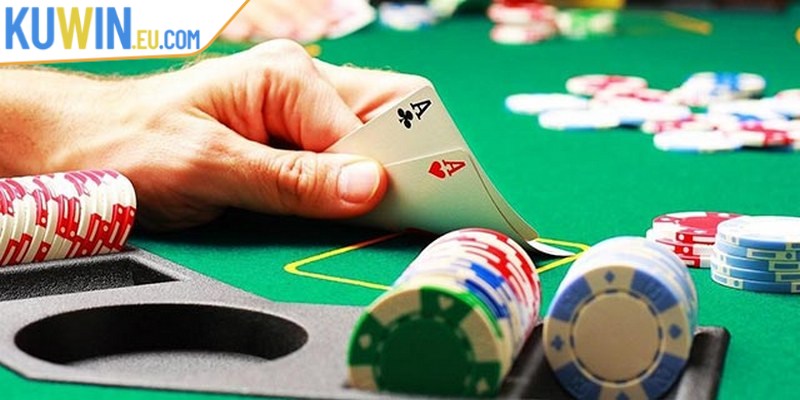 Quan sát đối thủ là điều quan trọng khi chơi Poker trực tuyến
